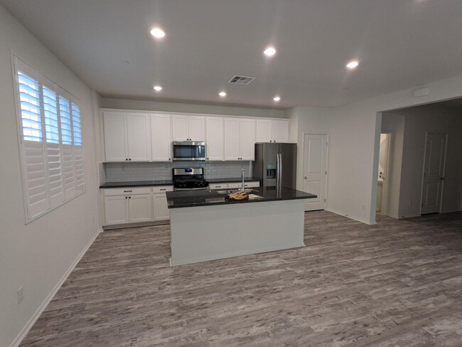 Building Photo - *MOVE-IN SPECIAL* Beautiful 3 Bedroom, 2.5...