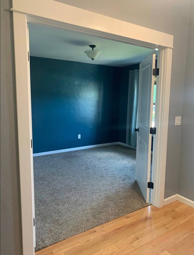 Foto del edificio - Beautiful East Medford 4 Bedroom 2 Bathroom Home