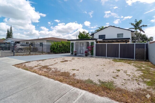 Foto del edificio - 2729 SW 67th Ave