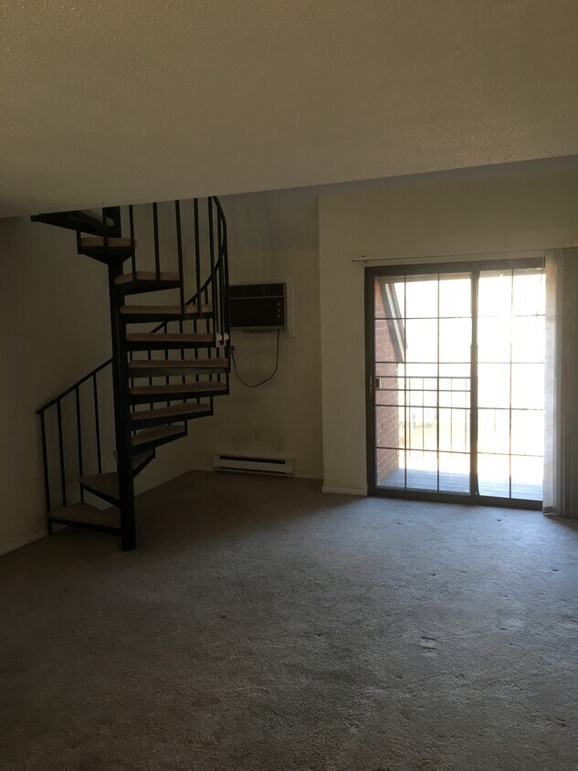 Living room - 181 Loomis Dr