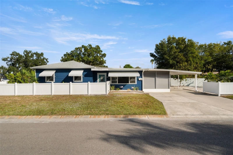 Photo - 5555 13th St N (Saint Petersburg, FL)