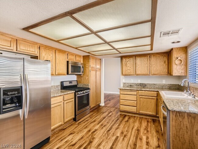 Building Photo - 7500 W Radville Dr