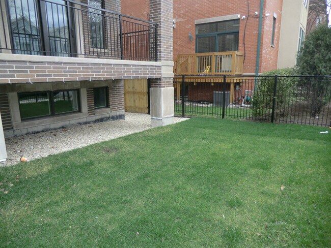 Foto del edificio - 1513 W Diversey Pkwy