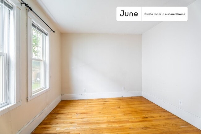Building Photo - Room in Shared 4 bed/1.5 bath home