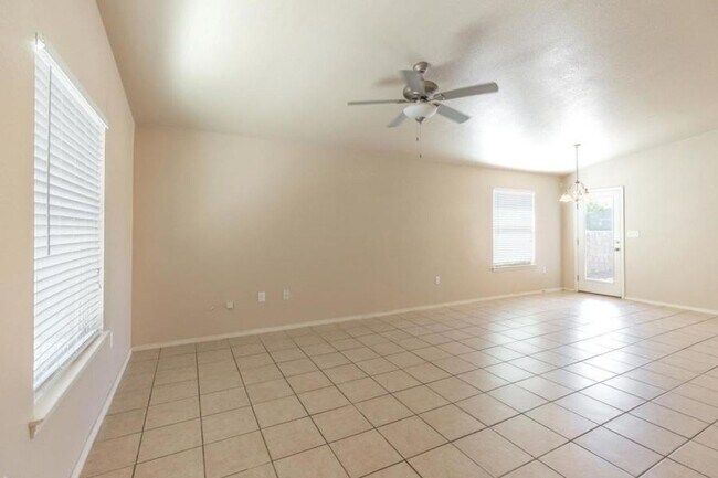 Foto del edificio - Charming 3 bedroom, 2 bath in Northeast El...