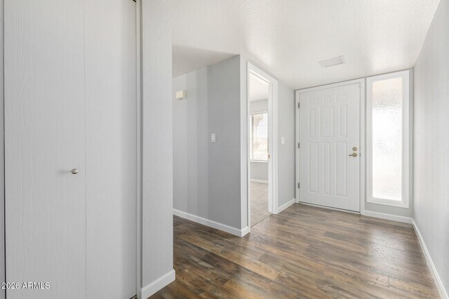 Building Photo - 1340 E Garnet Cir