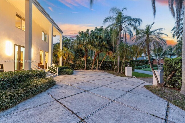 Building Photo - 9200 N Bayshore Dr