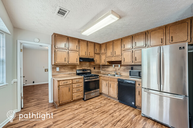Building Photo - 120 Old Lantern Court, Stockbridge, GA, 30281