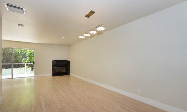 Foto del edificio - 2100 Griffith Park Blvd