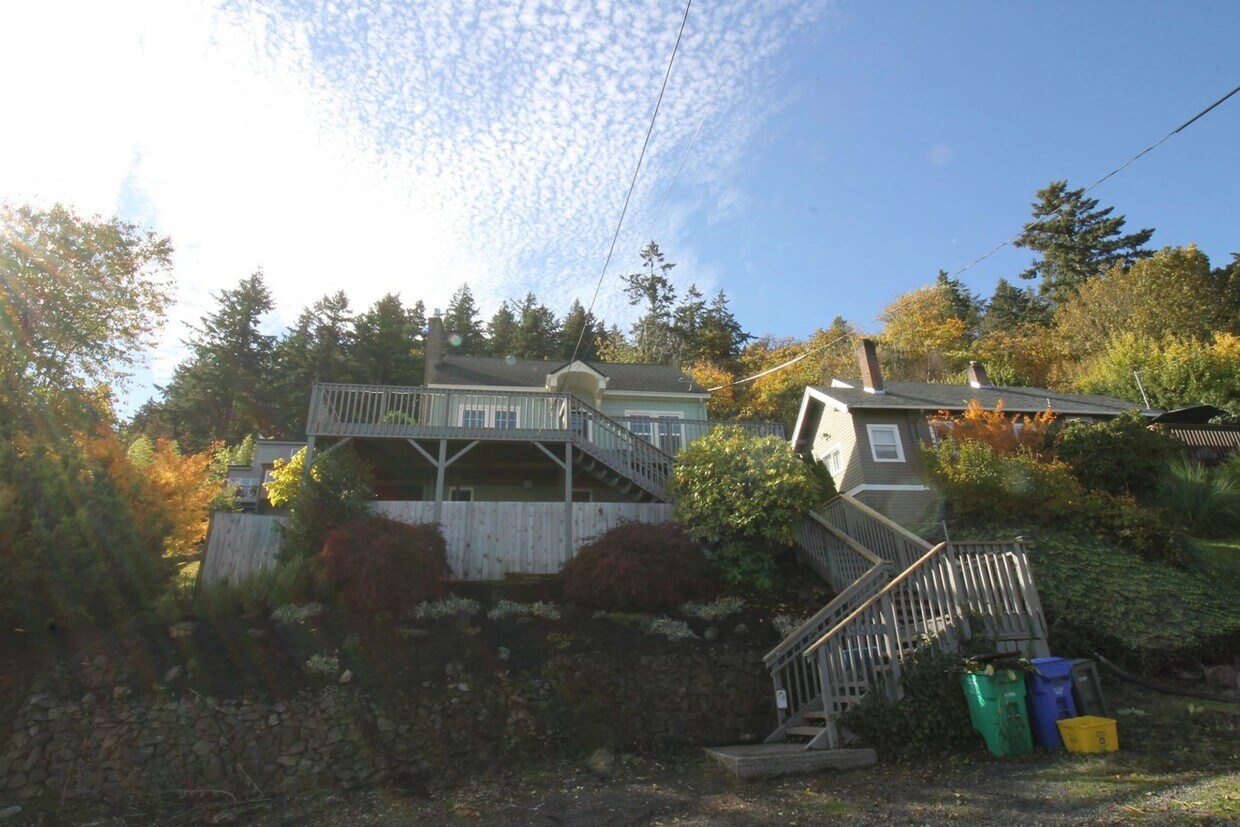 Primary Photo - Stunning 3-Bedroom Home with Bonus Finishe...