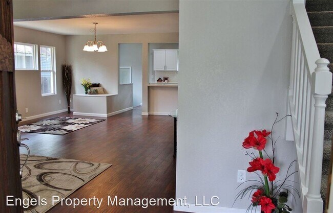 Building Photo - 3 br, 3.5 bath House - 521 W 4th