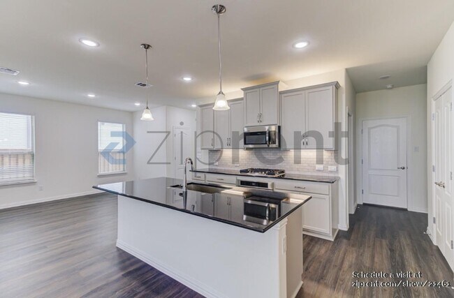 Building Photo - 1452 Kit King Dr