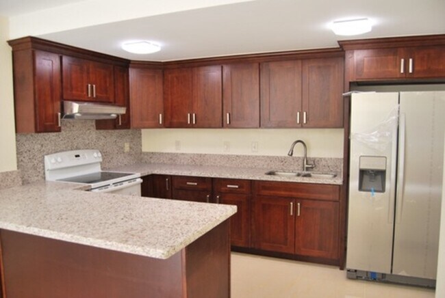 Building Photo - 3037 Kahaloa Dr