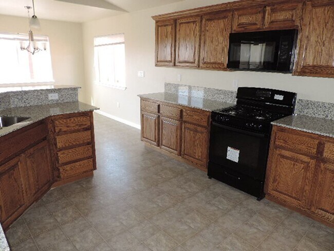 Foto del edificio - 3 bedroom home, $2100 per month