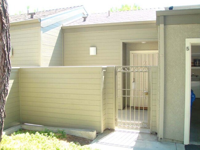 Foto del edificio - 15790 Midwood Dr