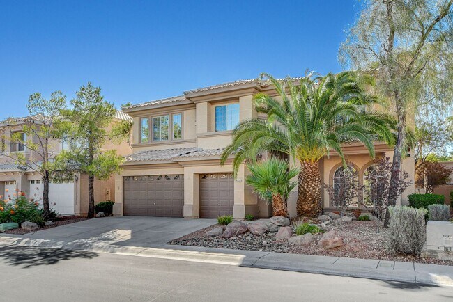 Building Photo - 5 BDR/ 4.5 BTH, Triple Master Home including pool & spa!