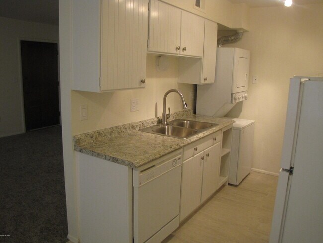 Building Photo - 810 S Kolb Rd