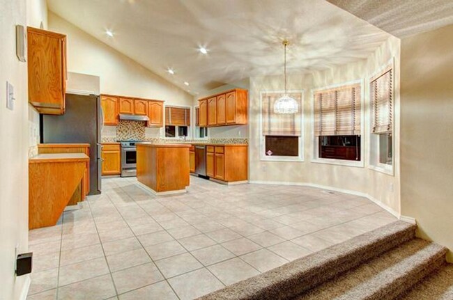 Foto del edificio - Felida Gem... 4 bedroom, 2.5 bath availabl...