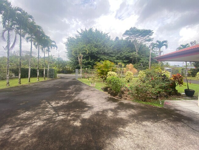 Building Photo - Hawaiian Paradise Park- Pet Friendly W/Cou...