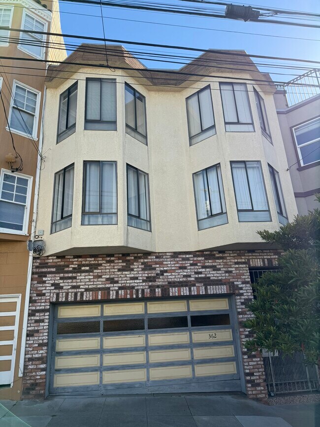 Building Photo - 362 26th Ave