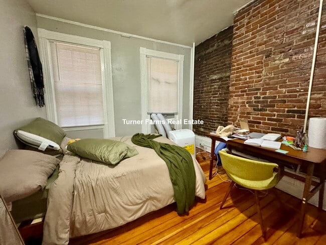 Building Photo - 5 Champney Pl