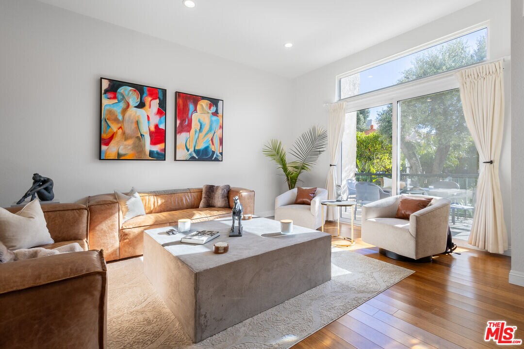 Foto principal - 5401 Zelzah Ave