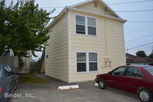 Building Photo - 1004 D St