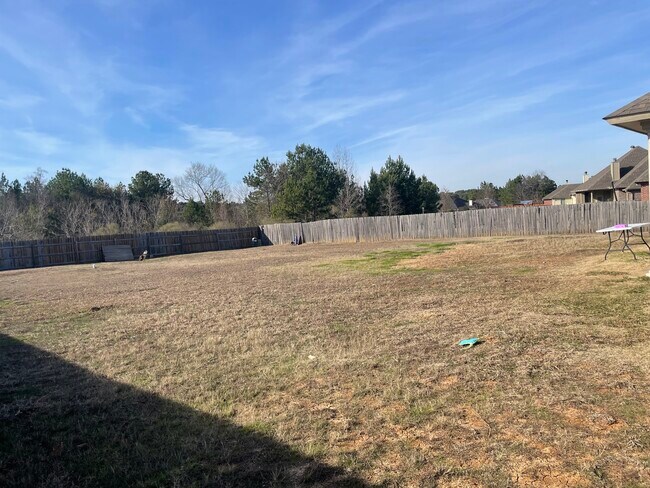 Building Photo - 3572 Lakeside Dr