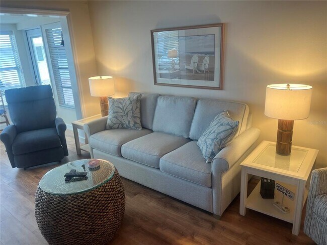 Foto del edificio - 6020 Midnight Pass Rd