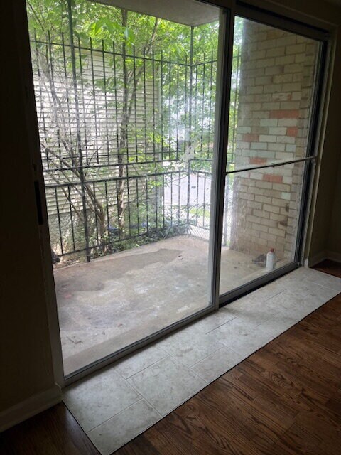 Foto del edificio - Beautiful hardwood floors and new appliances!