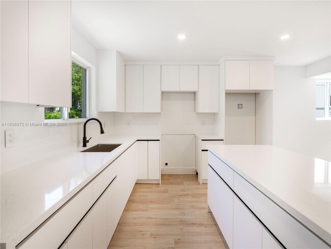 Foto del edificio - 2039 NE 172nd St