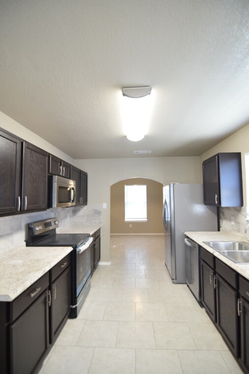 Building Photo - 3301 Driftwood Dr