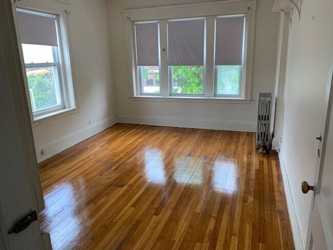 Foto del edificio - 134 Englewood Ave