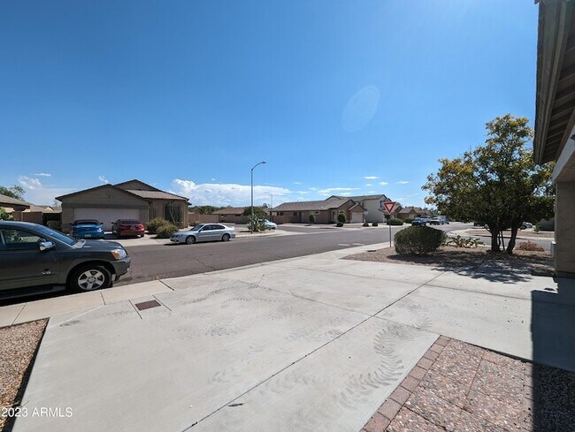 Foto del edificio - 5794 W Golden Ln