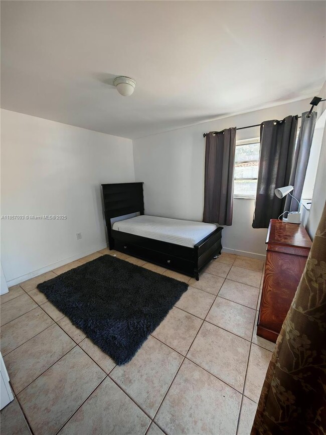 Building Photo - 4807 Ponce de Leon Blvd