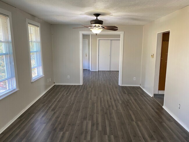 Living room - 1002 18th Ave