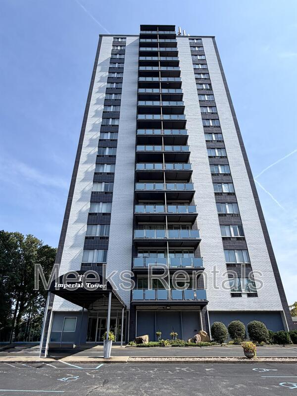 Building Photo - 1800 Roundhill Rd