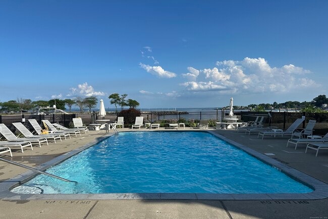 Foto del edificio - 61 Seaview Ave