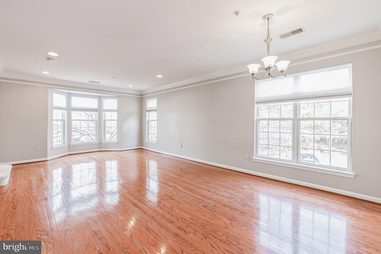 1571 Leeds Castle Dr Unit 201, Vienna, VA 22182 Room for Rent in