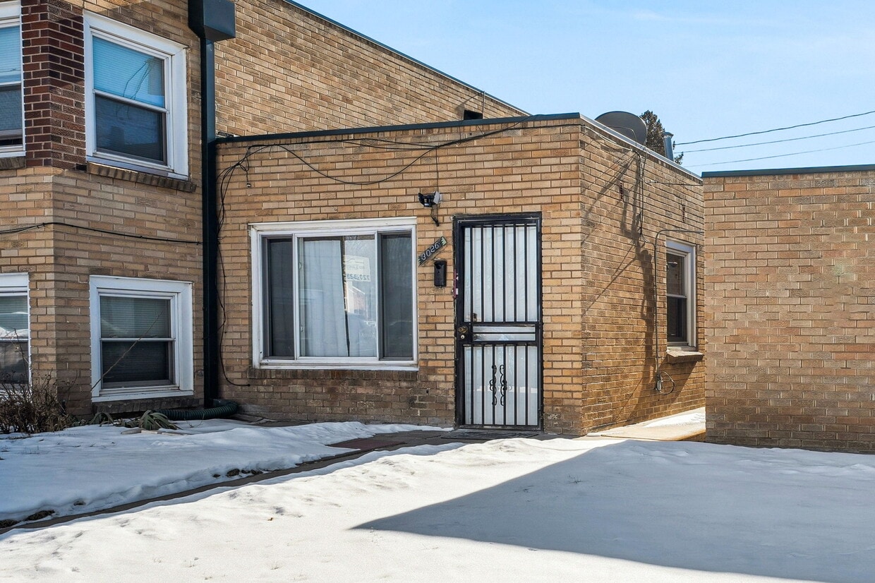 Foto principal - 3026 Bruce Randolph Ave