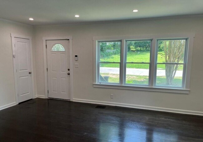 Foto del edificio - 819 Pinehurst Terrace SW