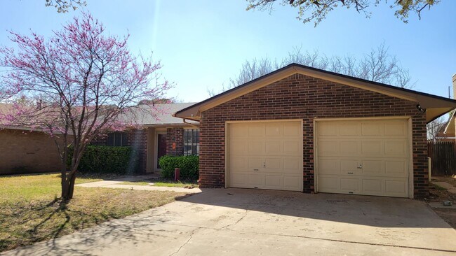Foto del edificio - 3/2/2 Cozy Brick Home in South Lubbock! Av...