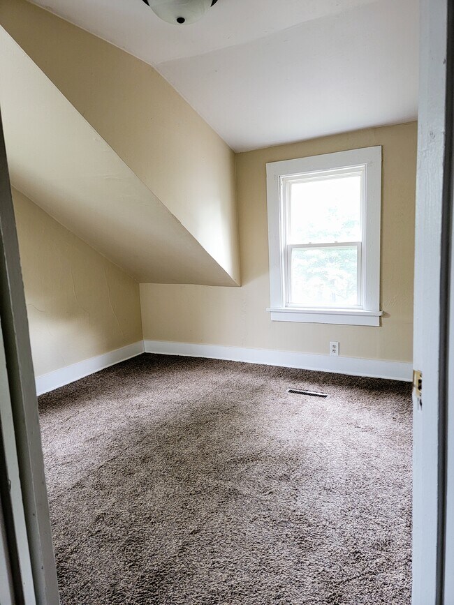 Foto del edificio - 623 Deyo Ave