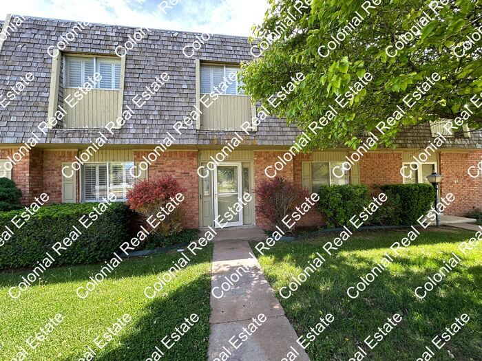 Primary Photo - Spacious and unique 3 bedroom 2 and a half...