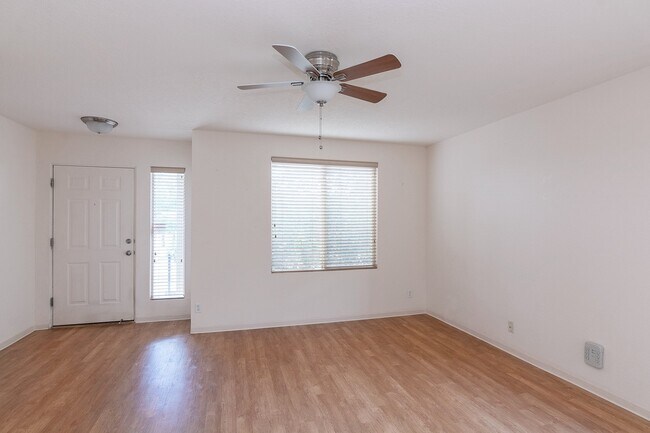 Building Photo - Ideal 3 Bedroom Home In The Desirable Neig...
