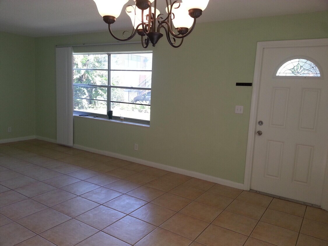 Building Photo - 124 Yacht Club Dr