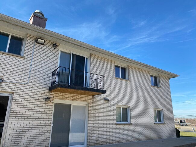 Building Photo - 116 S Cooper Rd