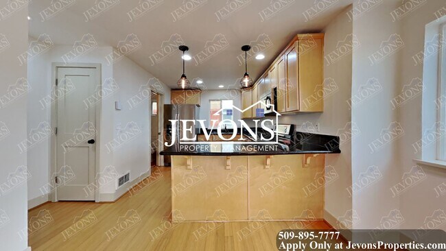 Building Photo - New price reduced - Find comfort in our Se...