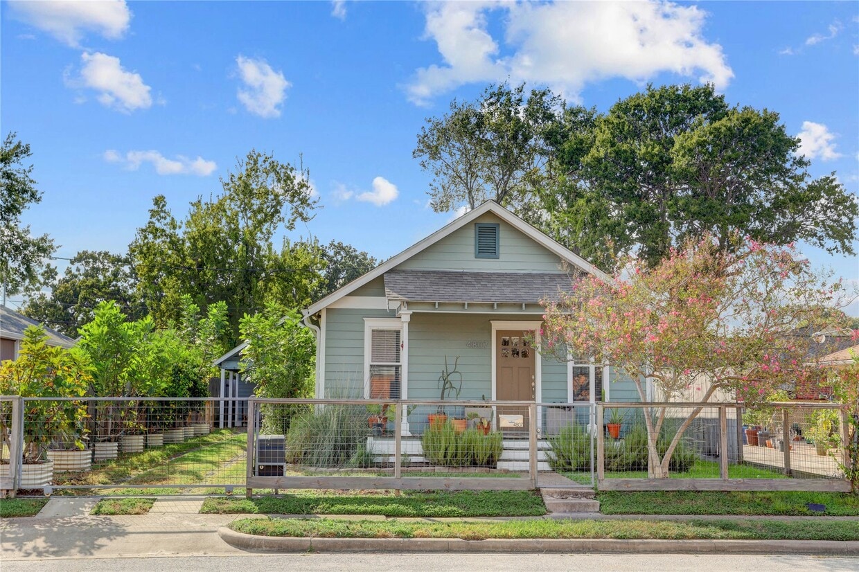 Foto principal - 4807 Averill St