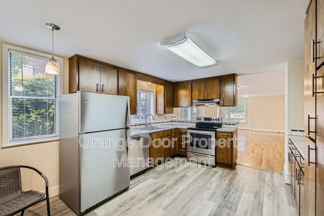 Foto del edificio - 4337 2nd Ave NE